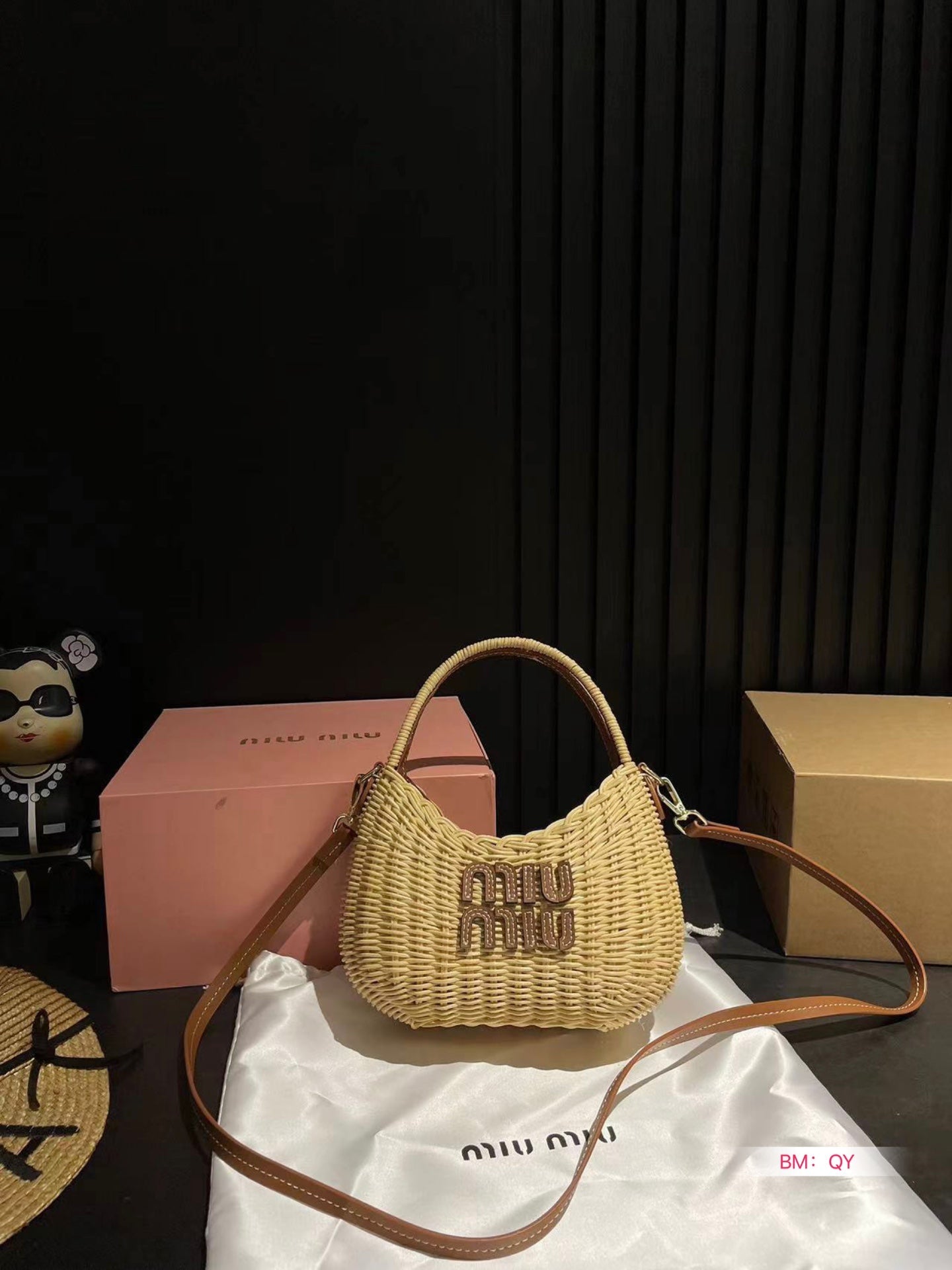 WANDER 25 WICKER BAG IN TAN/CARAMEL RATTAN