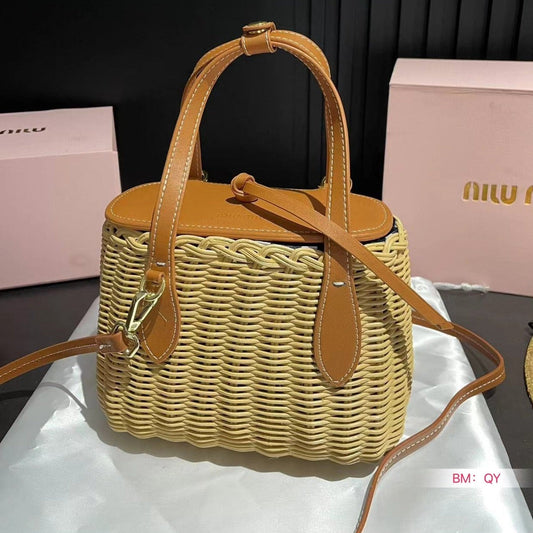 BASKET BAG 18 IN BEIGE/TAN WICKER AND LEATHER