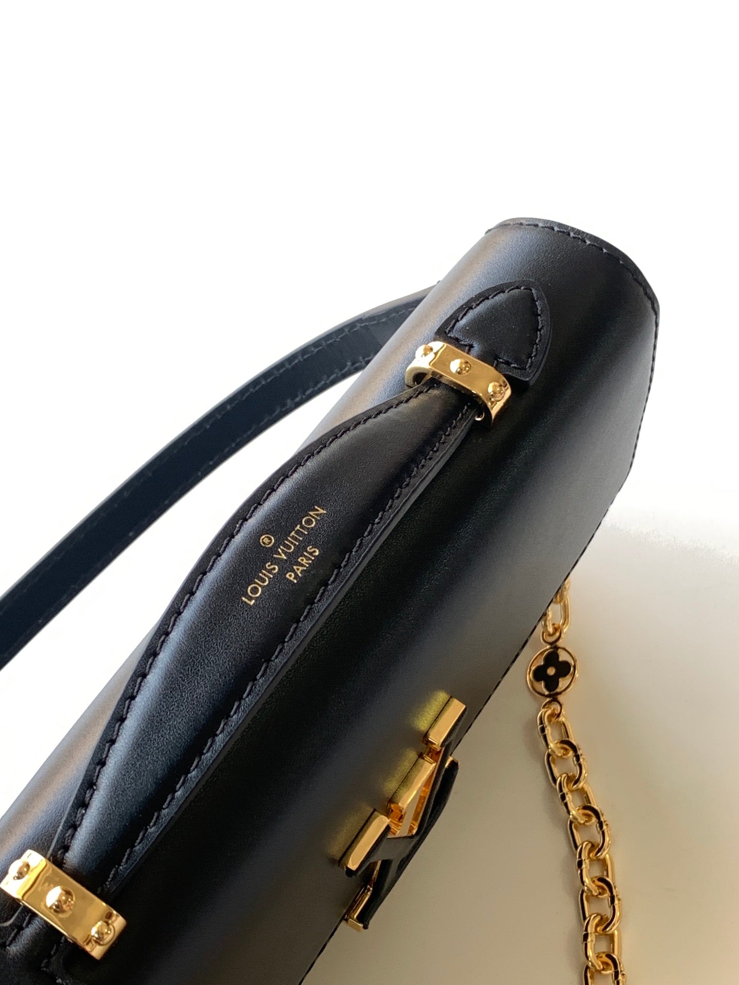 WALLET ON CHAIN CAPUCINES 23 IN BLACK SMOOTH CALFSKIN GOLD HARDWARE