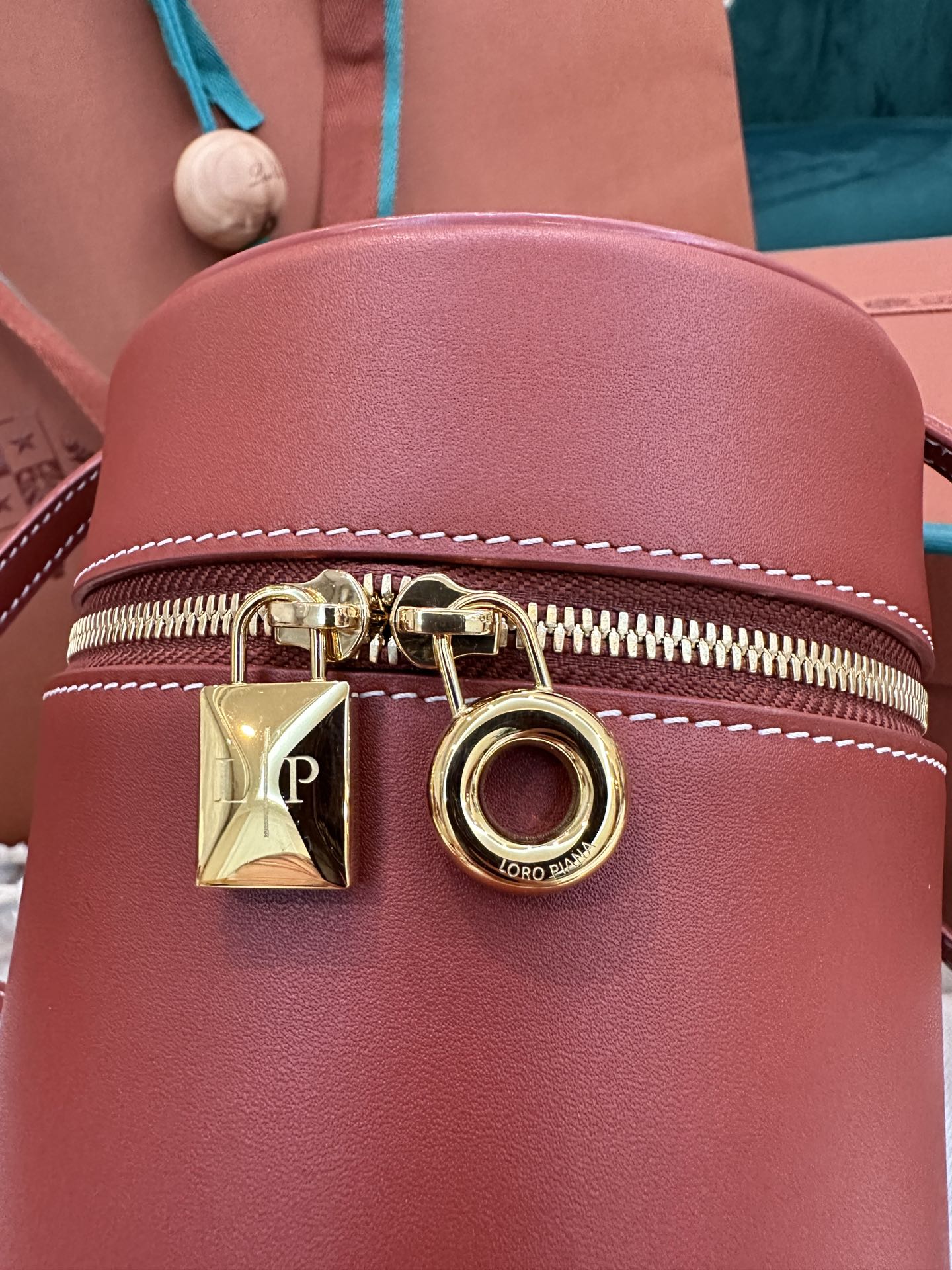 EXTRA CASE MEDIUM 16 BAG IN MARS RED SMOOTH CALFSKIN WITH GOLD HARDWARE