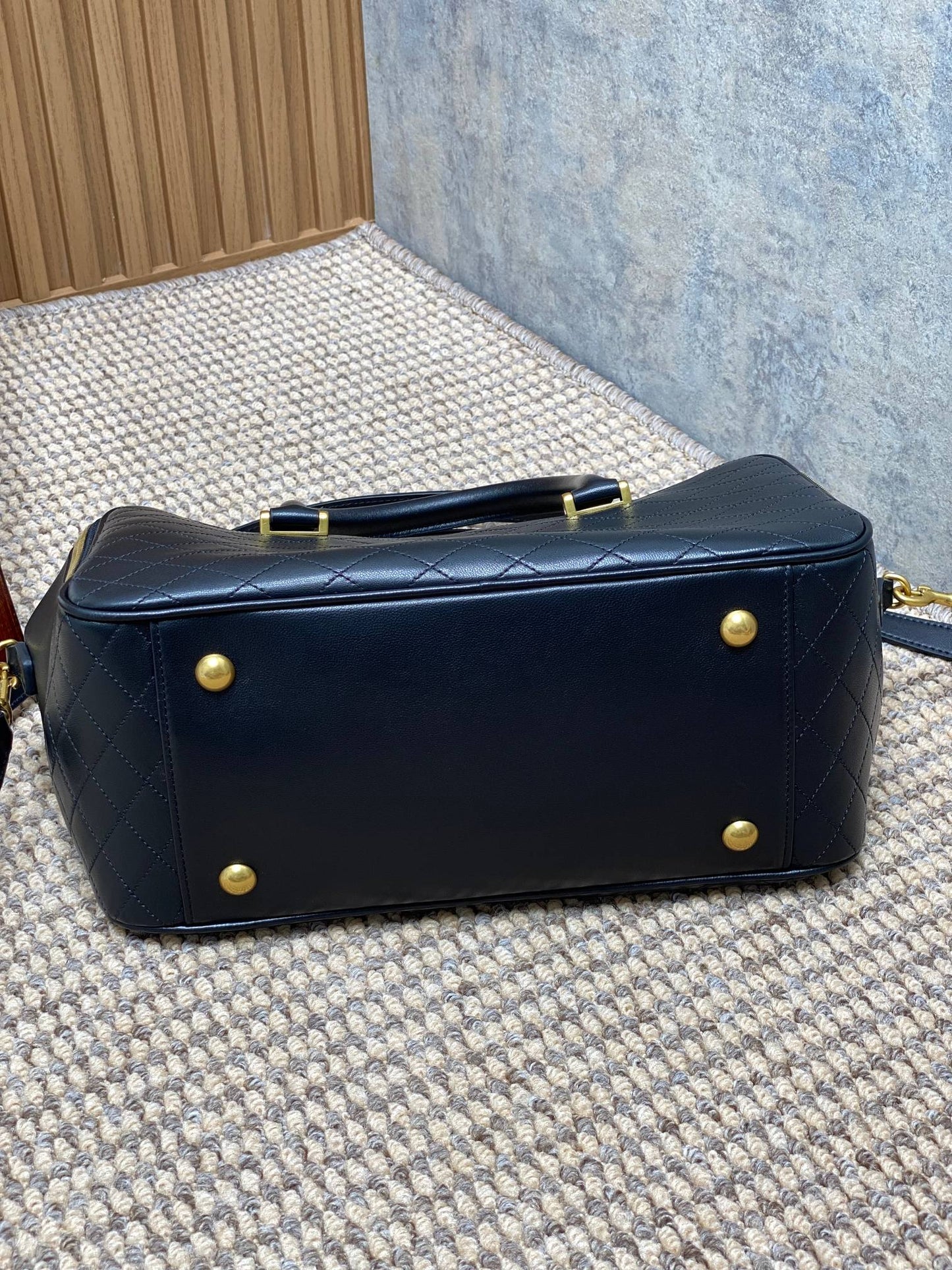 SMALL TRAVEL BAG 31 IN BLACK QUILTED LAMBSKIN GOLD HARDWARE