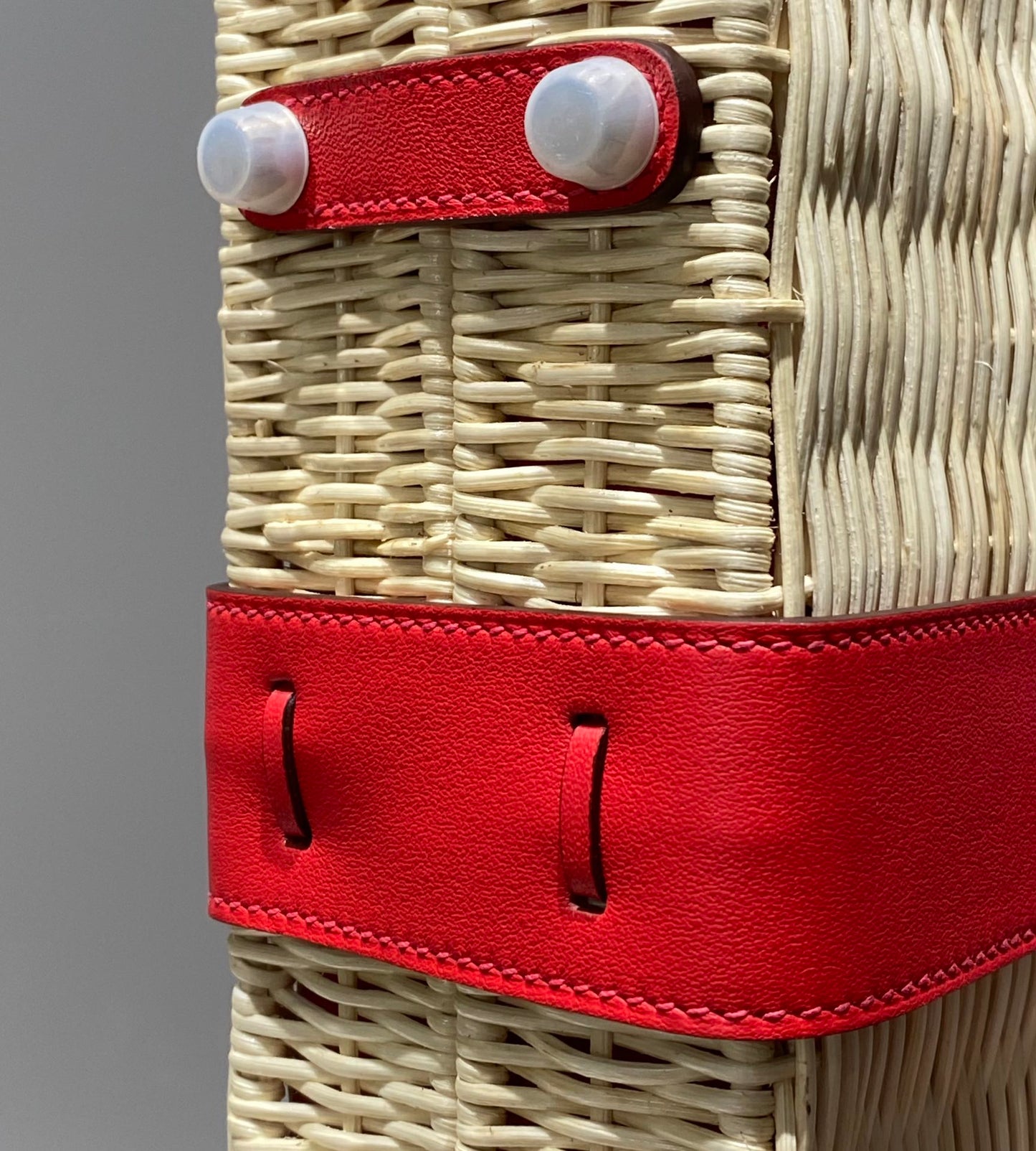 HM KELLY 22 PICNIC RED BAMBOO AND RATTAN