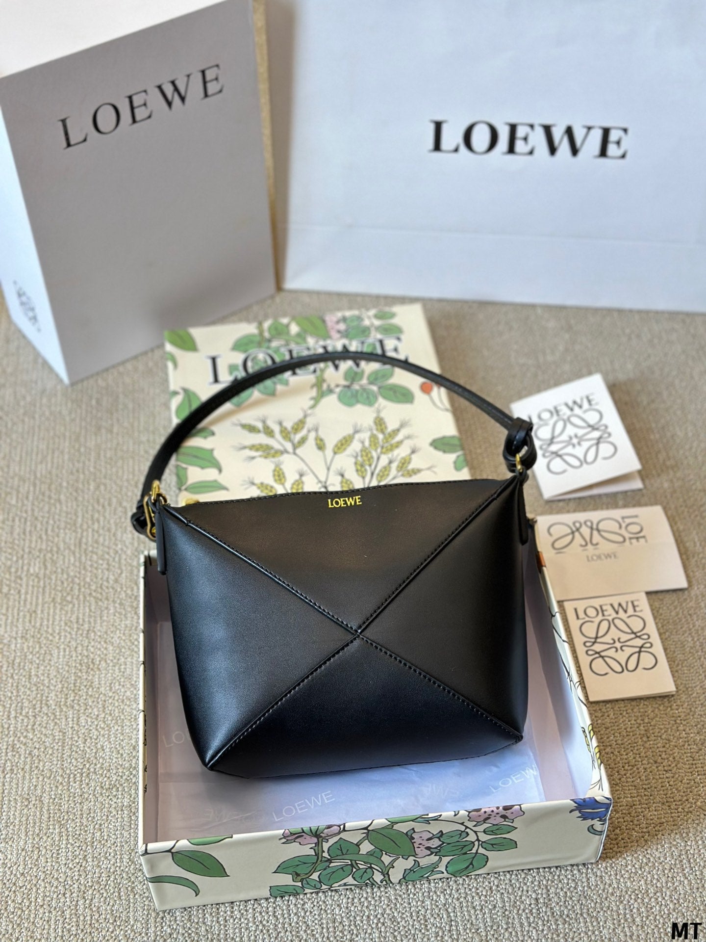 LOE 20 PUZZLE FOLD POUCH IN BLACK NAPPA CALFSKIN