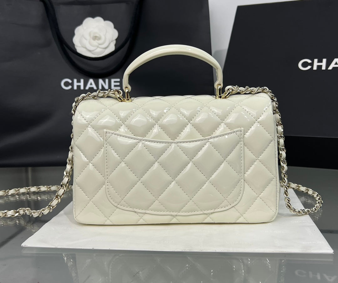 CC 20 SQUARE CLASSIC SINGLE FLAP BAG IN WHITE LAMBSKIN