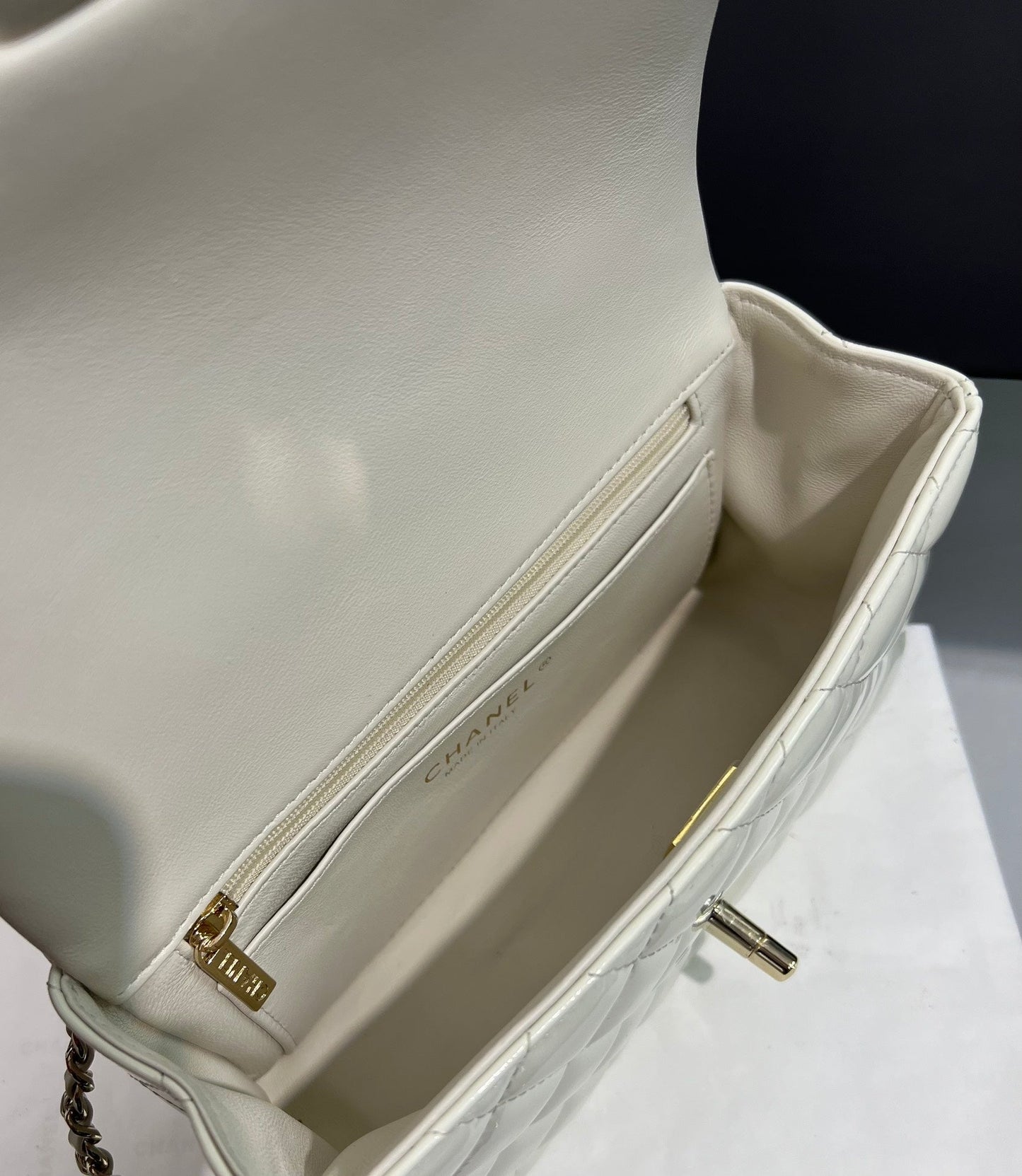 CC 20 SQUARE CLASSIC SINGLE FLAP BAG IN WHITE LAMBSKIN