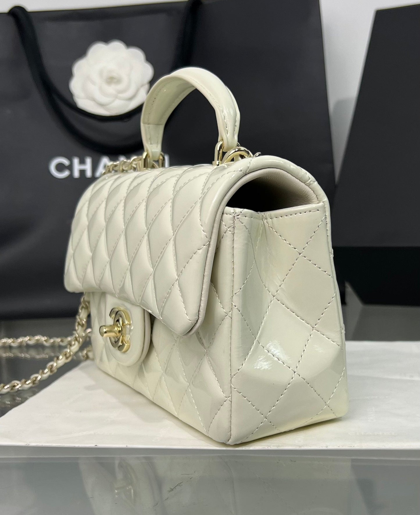 CC 20 SQUARE CLASSIC SINGLE FLAP BAG IN WHITE LAMBSKIN