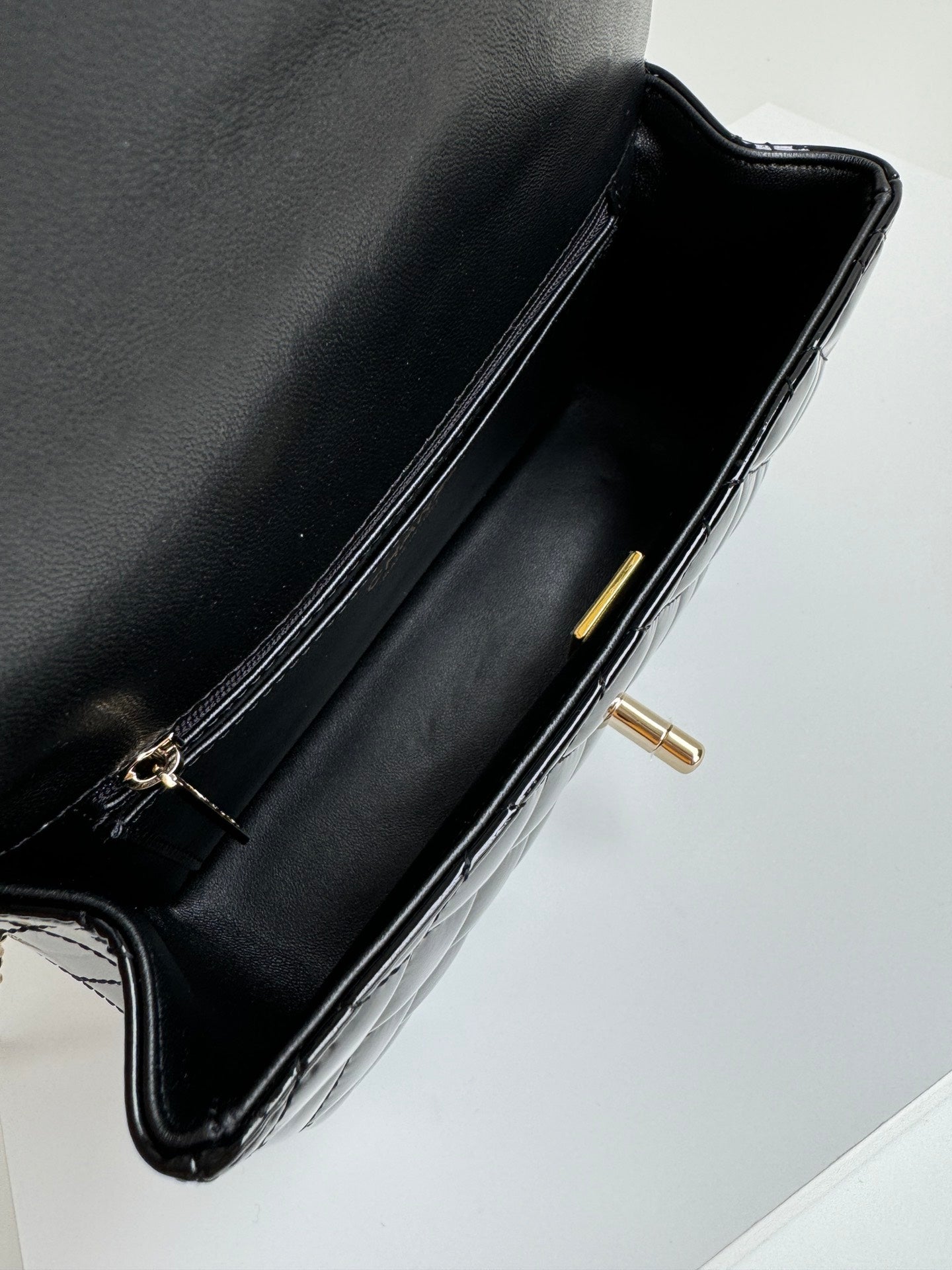 MINI FLAP BAG 20 IN BLACK GLOSSY CALFSKIN GOLD HARDWARE