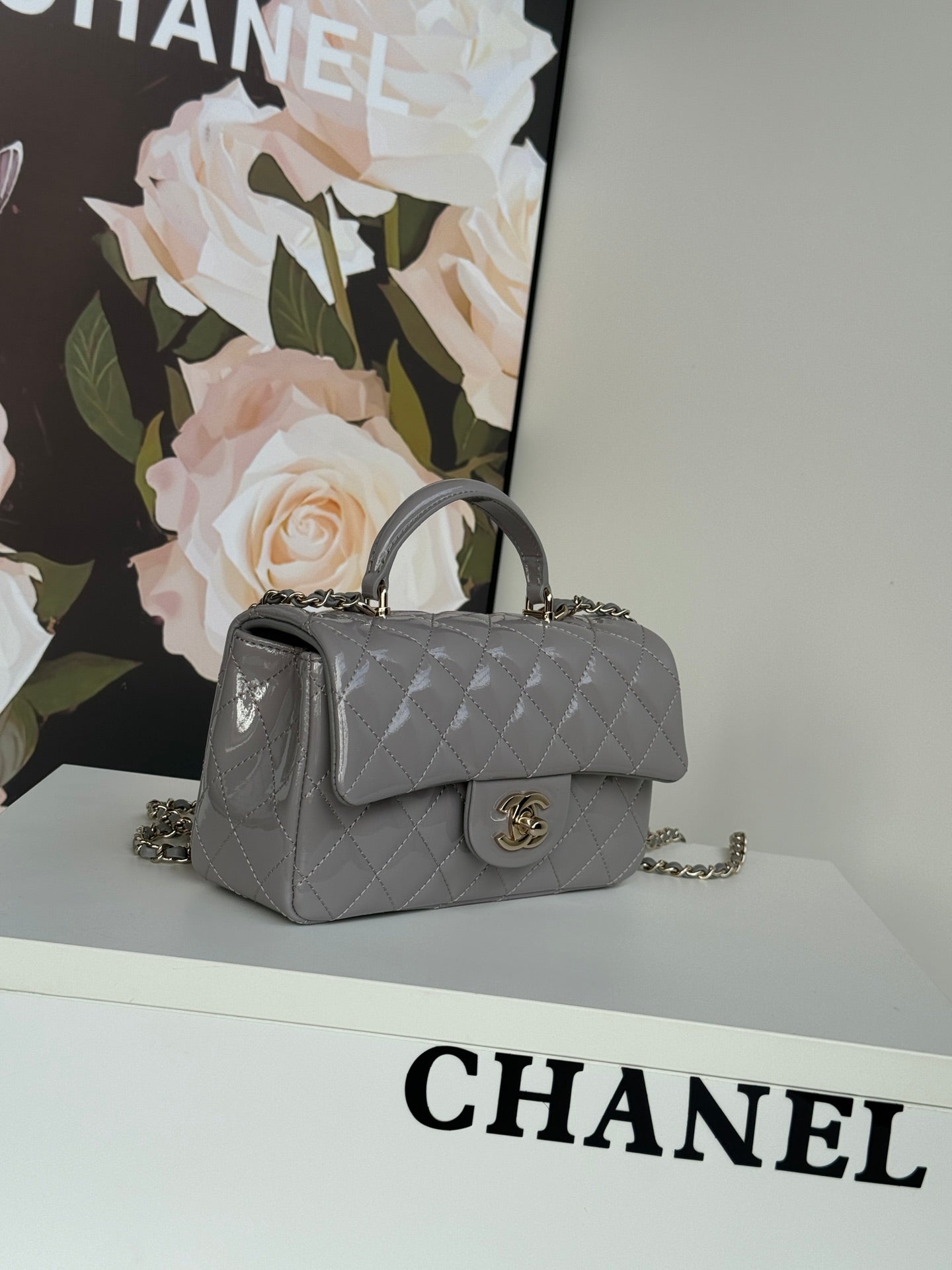 MINI FLAP BAG 20 IN LIGHT GRAY GLOSSY CALFSKIN GOLD HARDWARE