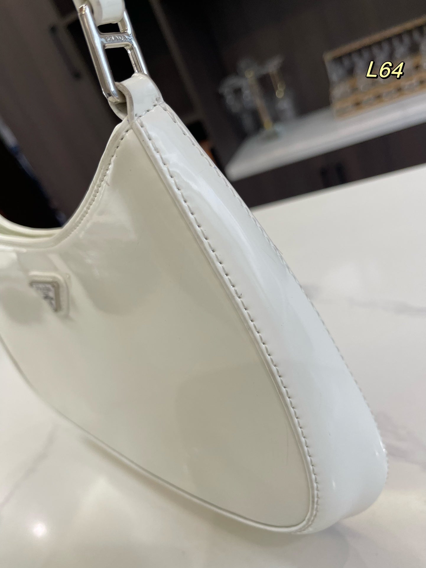 PRA 30 CLEO SHOULDER BAG IN WHITE BRUSHED LEATHER