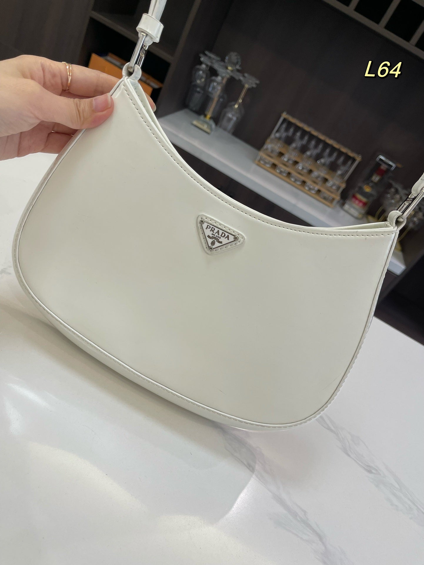 PRA 30 CLEO SHOULDER BAG IN WHITE BRUSHED LEATHER