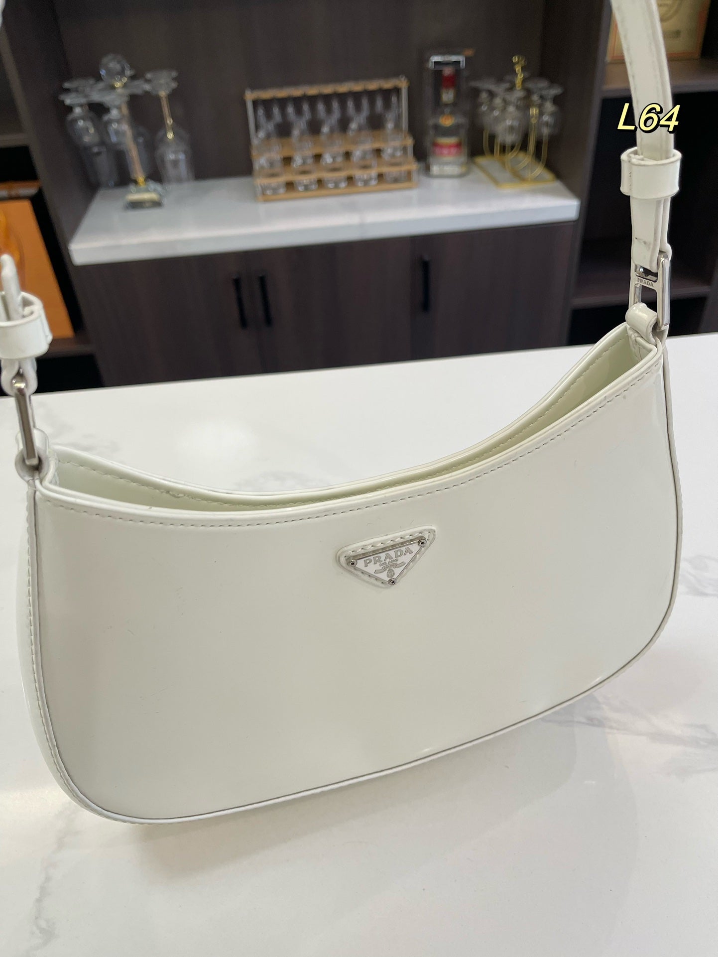 PRA 30 CLEO SHOULDER BAG IN WHITE BRUSHED LEATHER