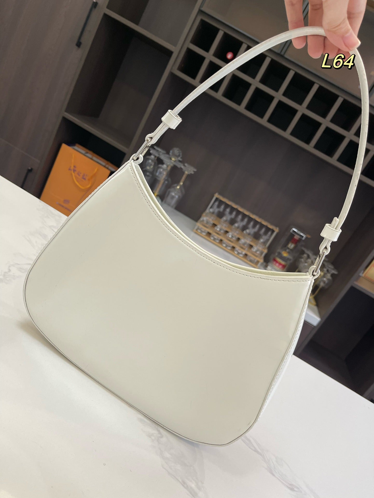 PRA 30 CLEO SHOULDER BAG IN WHITE BRUSHED LEATHER