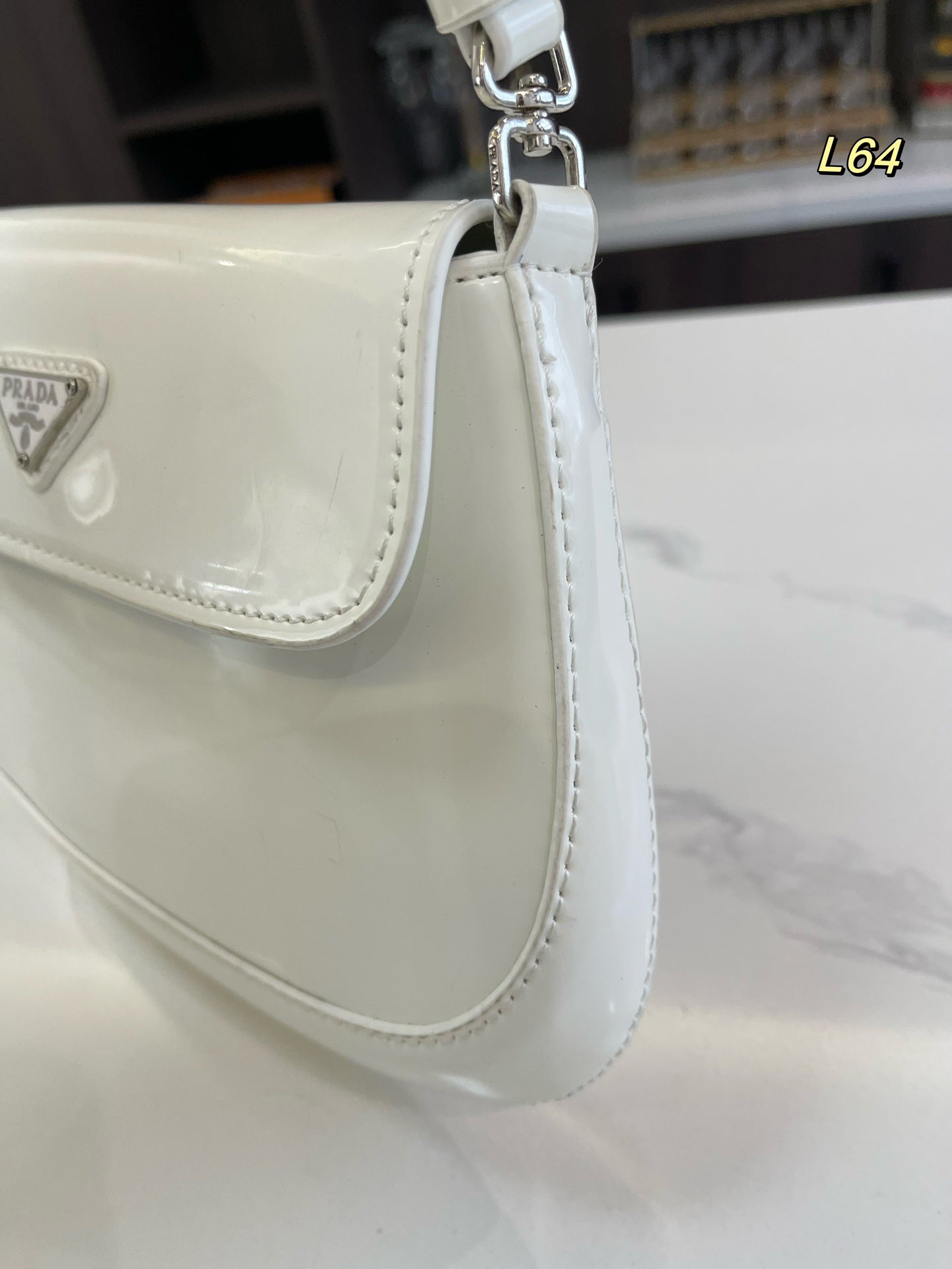 PRA 25 CLEO FLAP SHOULDER BAG IN WHITE BRUSHED LEATHER