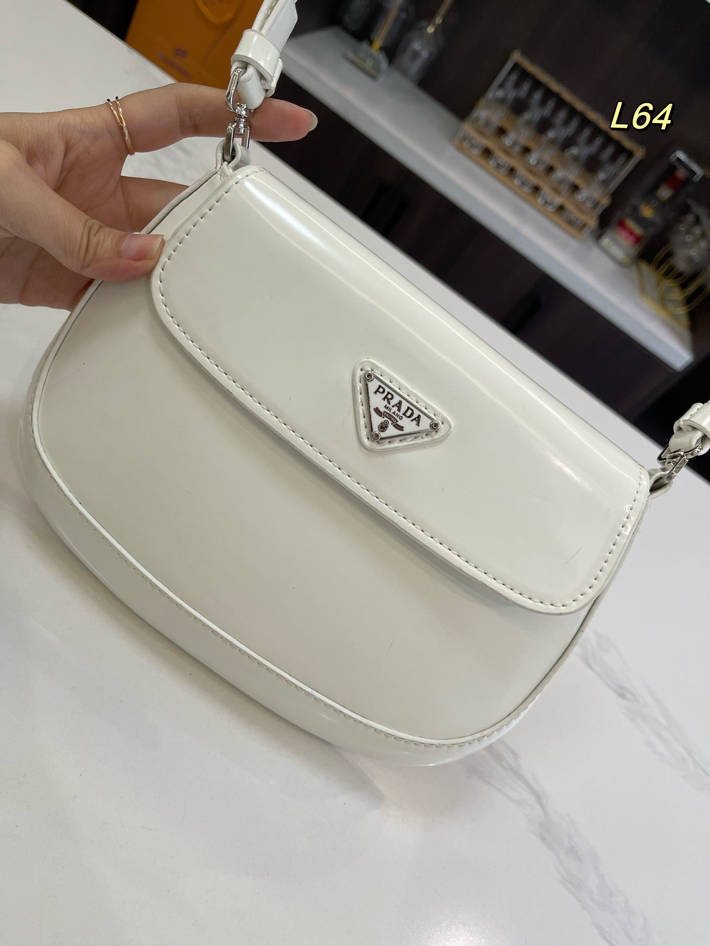 PRA 25 CLEO FLAP SHOULDER BAG IN WHITE BRUSHED LEATHER