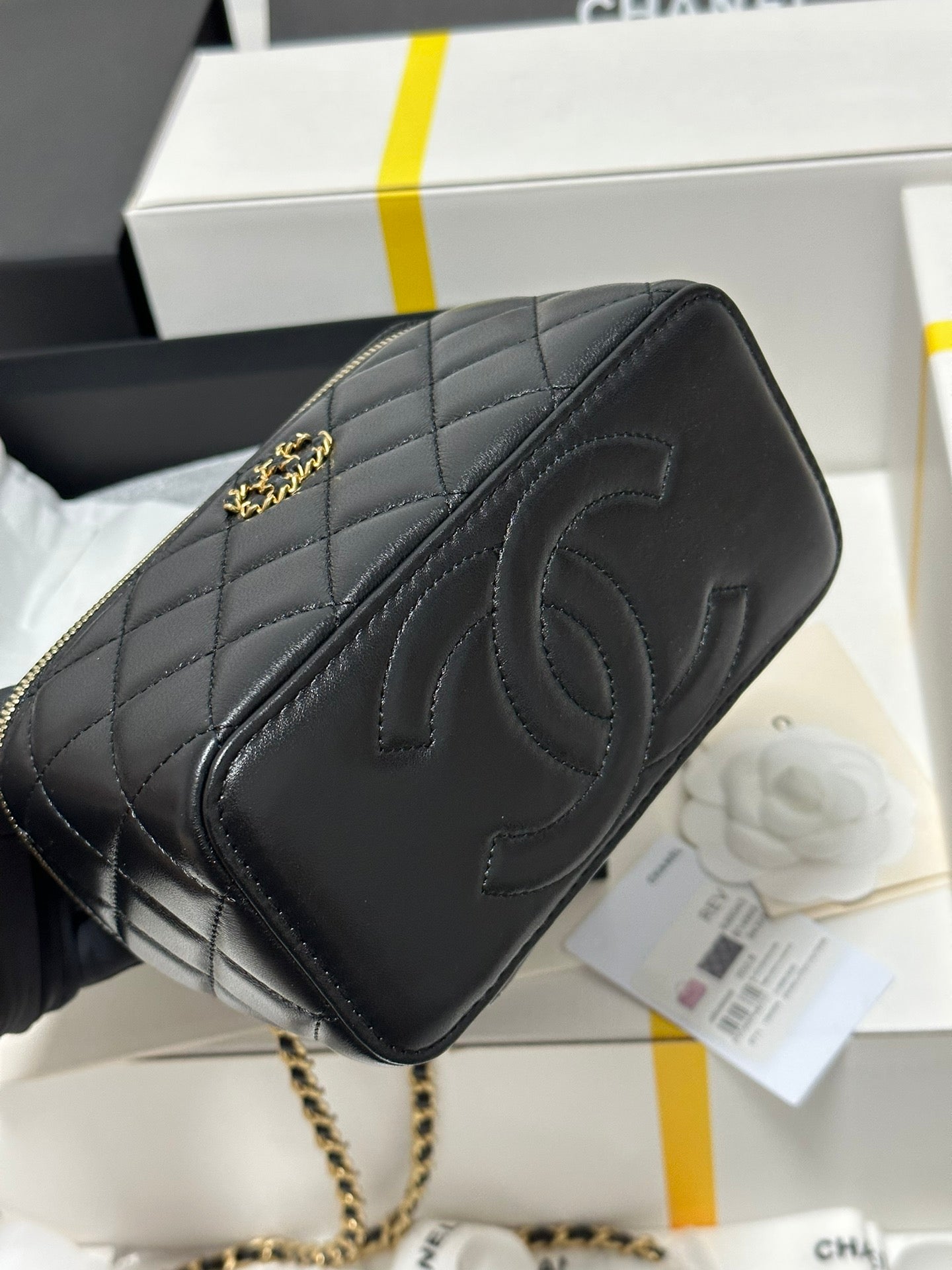 CC 18 CLUTCH BAG IN BLACK CALFSKIN GOLD HARDWARE