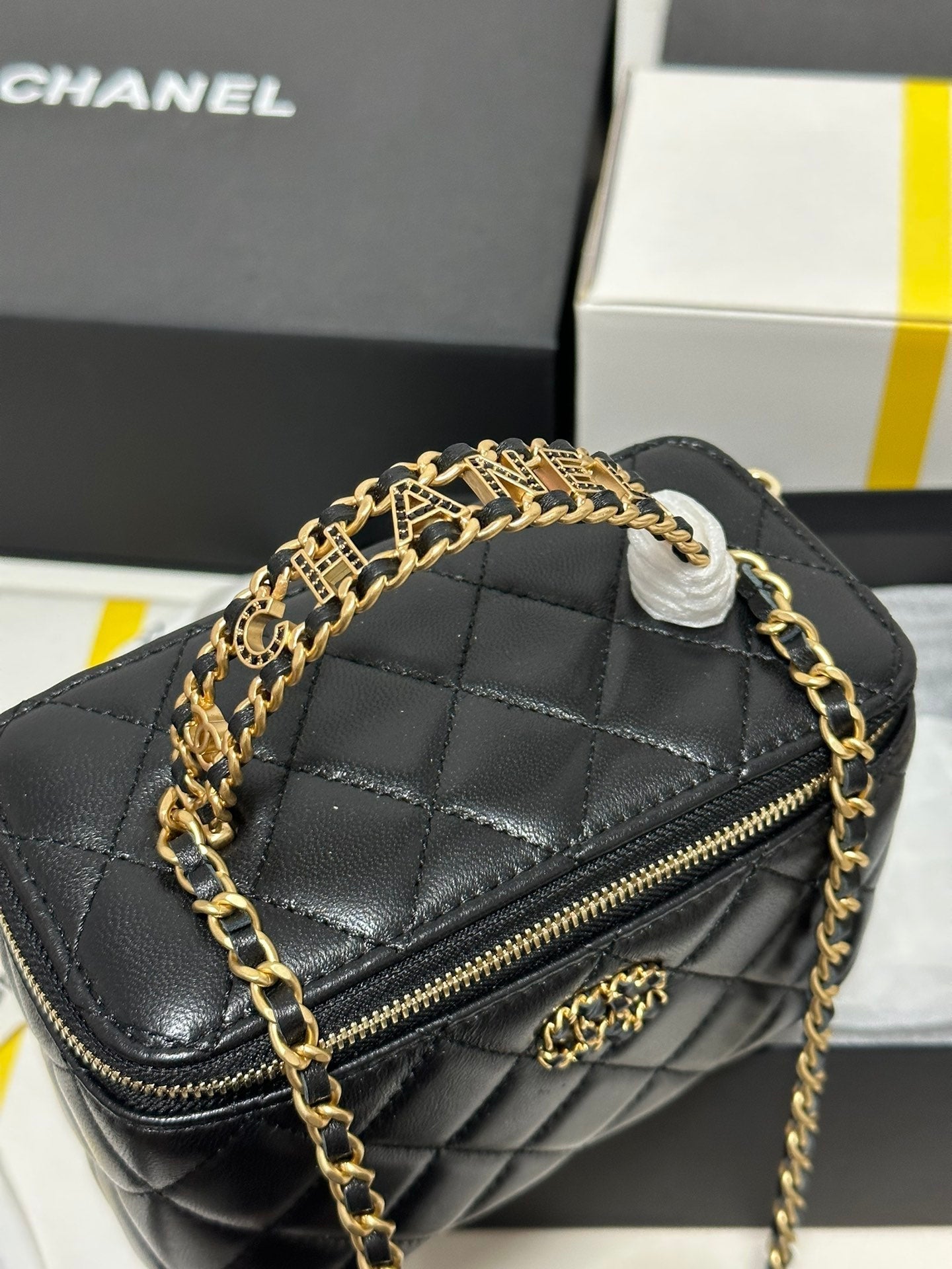 CC 18 CLUTCH BAG IN BLACK CALFSKIN GOLD HARDWARE