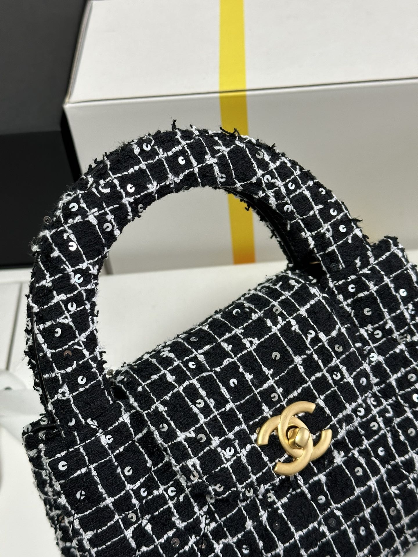 KELLY SHOPPING BAG 19 IN BLACK MIX WHITE TWEED GOLD HARDWARE