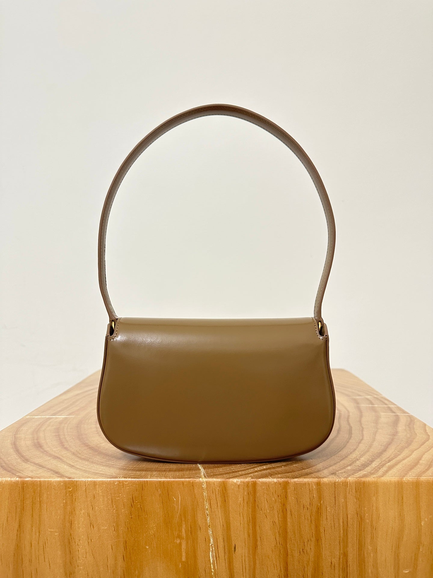 VOLTAIRE 17 CARAMEL BROWN CALFSKIN BAG