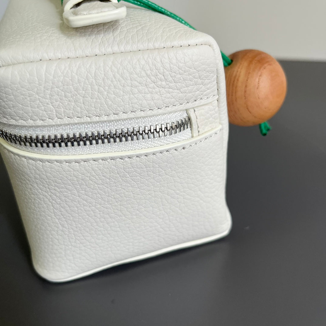 EXTRA POCKET L12 IN WHITE GRAINED CALFSKIN WITH SILVER HARDWARE