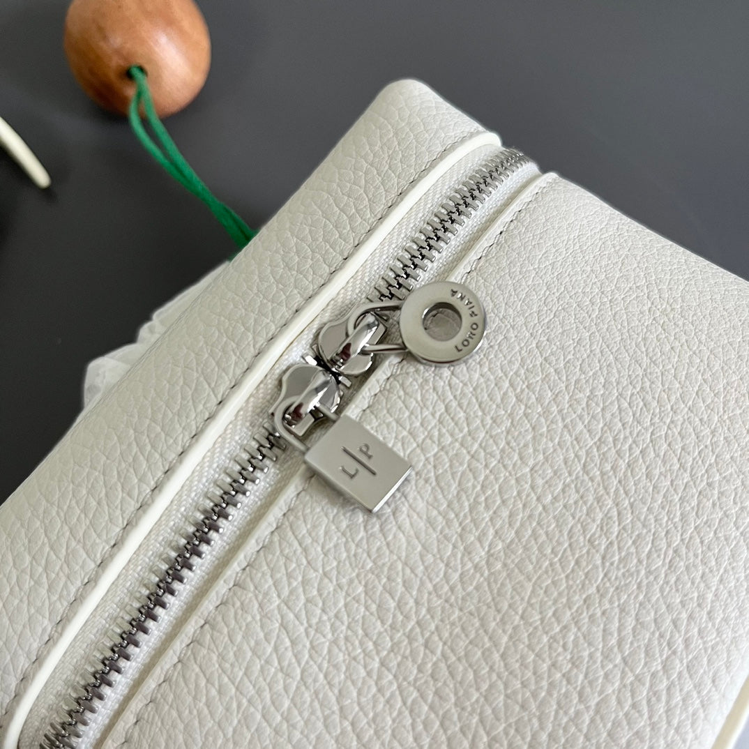 EXTRA POCKET L12 IN WHITE GRAINED CALFSKIN WITH SILVER HARDWARE