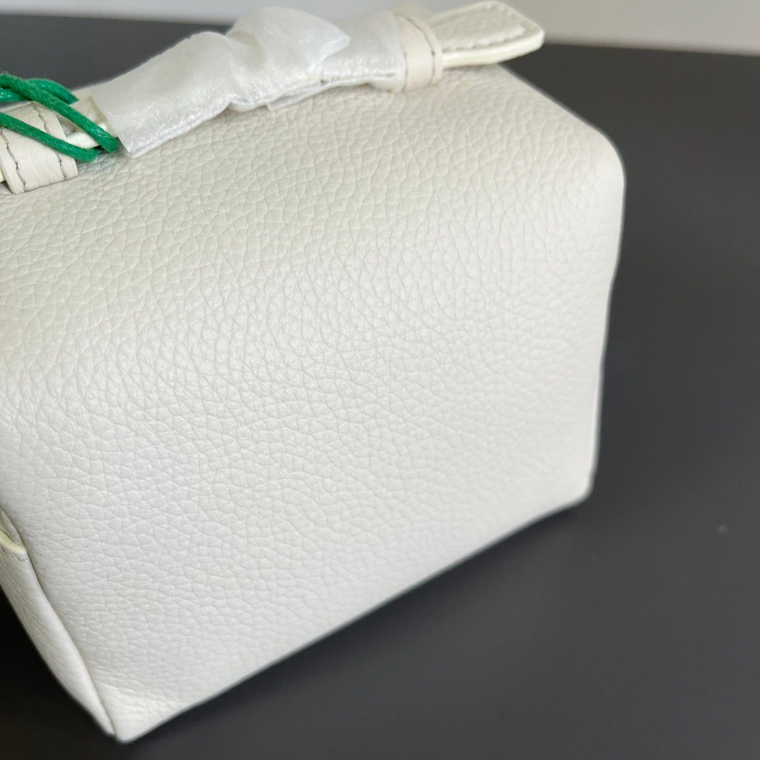 EXTRA POCKET L12 IN WHITE GRAINED CALFSKIN WITH SILVER HARDWARE