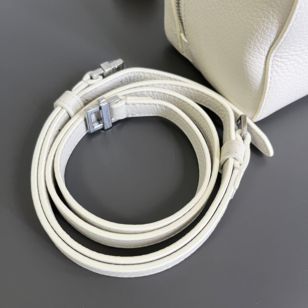 EXTRA POCKET L12 IN WHITE GRAINED CALFSKIN WITH SILVER HARDWARE