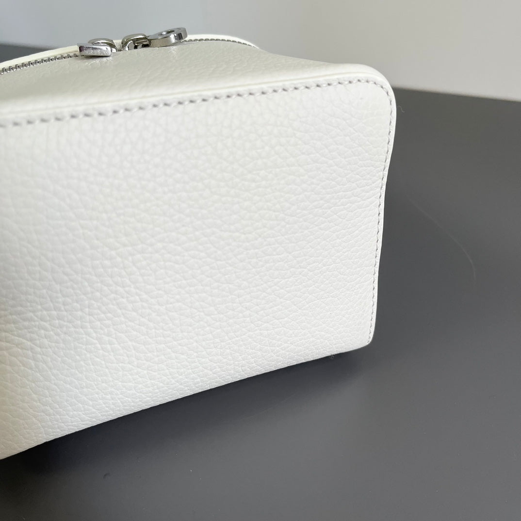 EXTRA POCKET L12 IN WHITE GRAINED CALFSKIN WITH SILVER HARDWARE