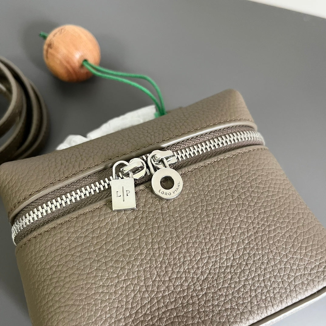 EXTRA POCKET L12 IN COFFEE BROWN CALFSKIN WITH SILVER HARDWARE