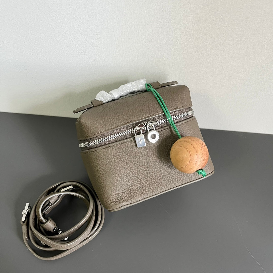 EXTRA POCKET L12 IN COFFEE BROWN CALFSKIN WITH SILVER HARDWARE