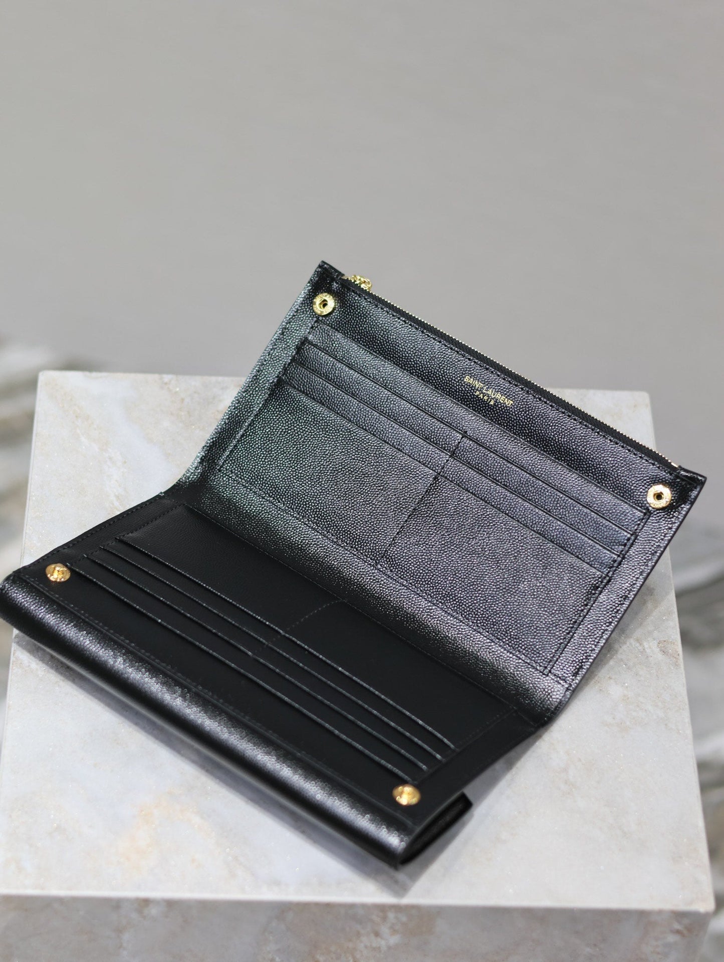 UPTOWN WALLET 21 IN BLACK CALFSKIN GOLD LOGO