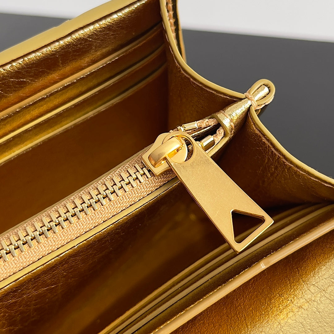 ANDIAMO BAG 19 IN GOLDEN CALFSKIN