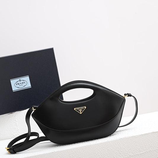 DUMPLING BAG 30 IN BLACK CALFSKIN