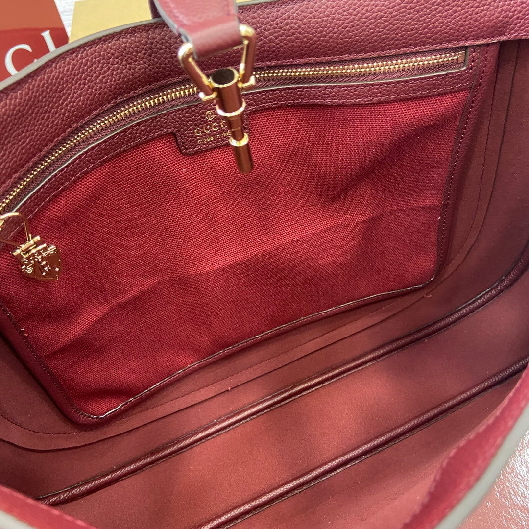 JACKIE LARGE SHOULDER BAG 40 IN BURGUNDY RED CALFSKIN GOLD HARDWARE