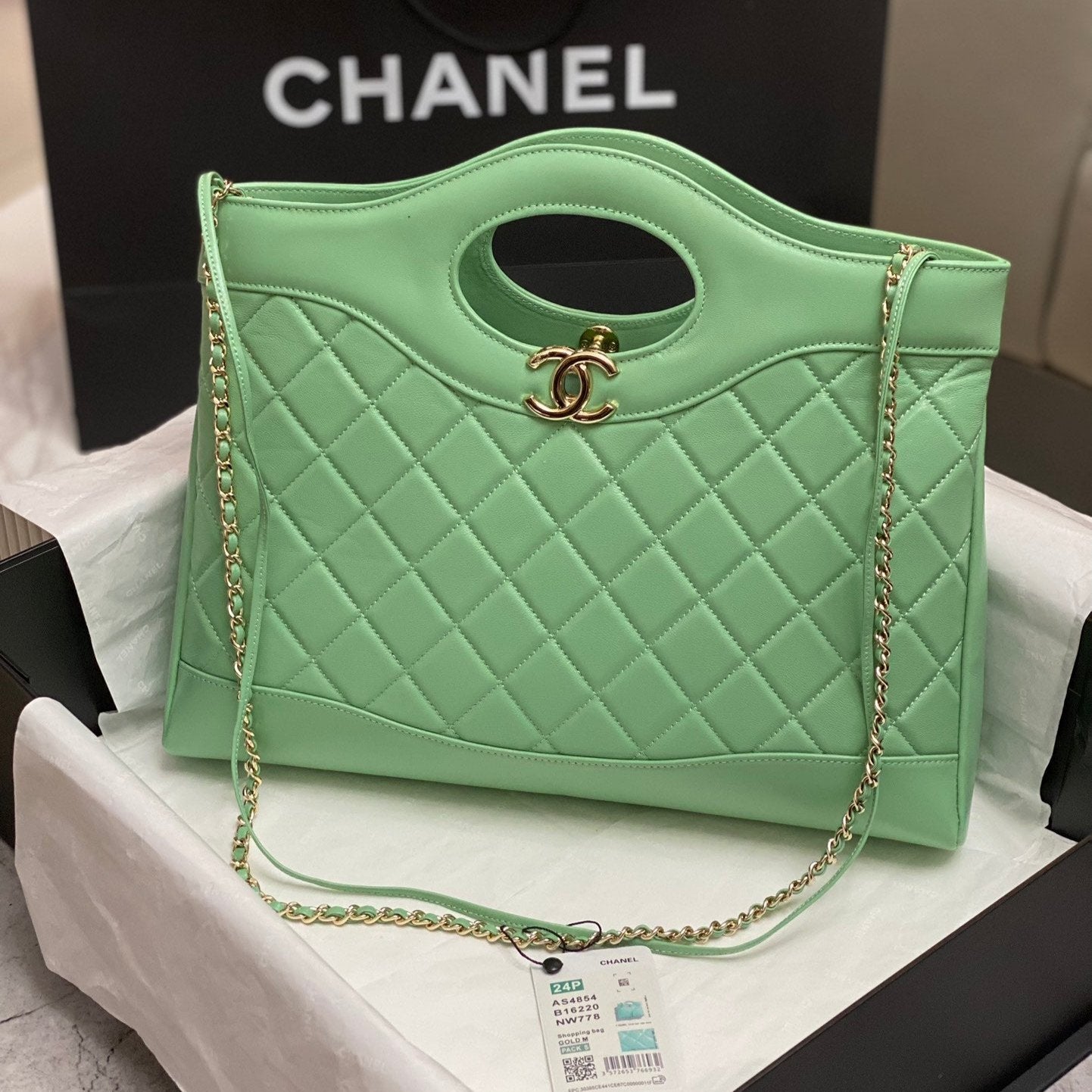 CC 39 LARGE SHOPPING BAG IN GREEN MINT CALFSKIN