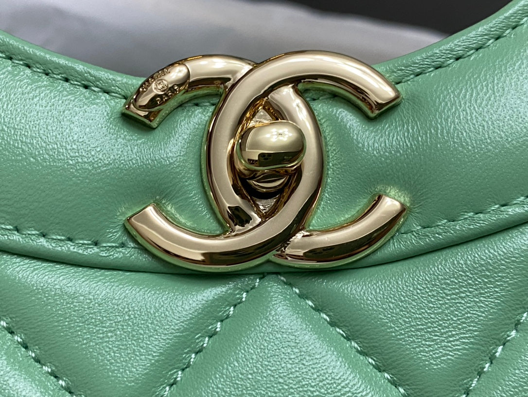 CC SMALL 30 SHOPPING BAG IN GREEN MINT CALFSKIN