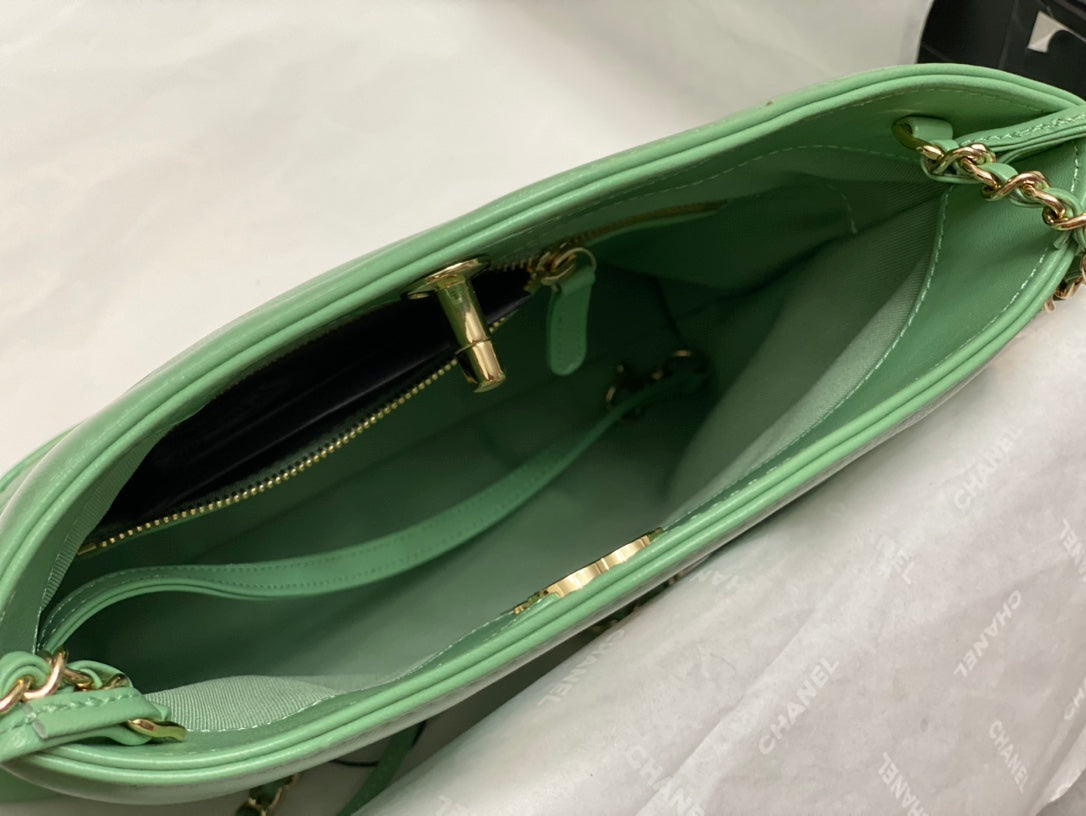 CC MINI 23 SHOPPING BAG IN GREEN MINT CALFSKIN