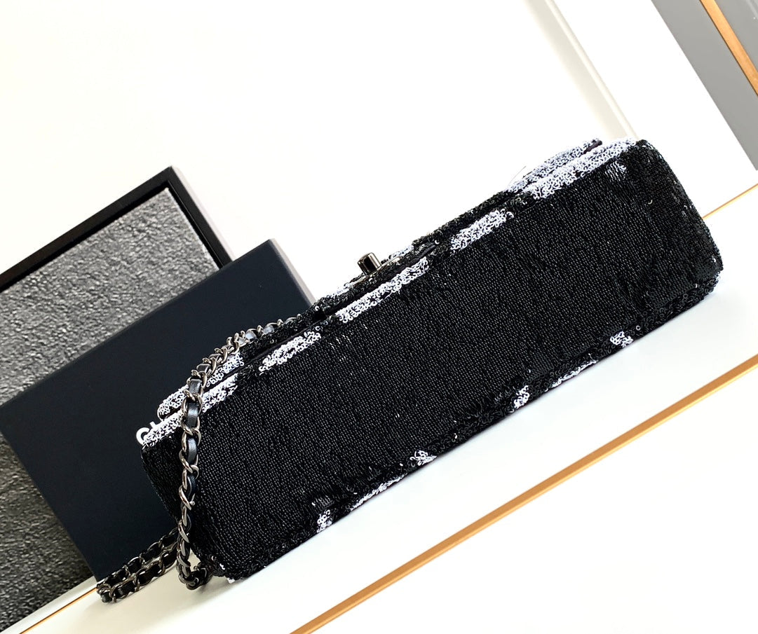 CC 25 GRAFFITI SEQUINS FLAP BAG BLACK MIX WHITE