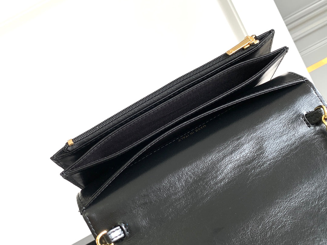 CC MINI 18 BAG IN BLACK CALFSKIN WITH GOLD HARDWARE