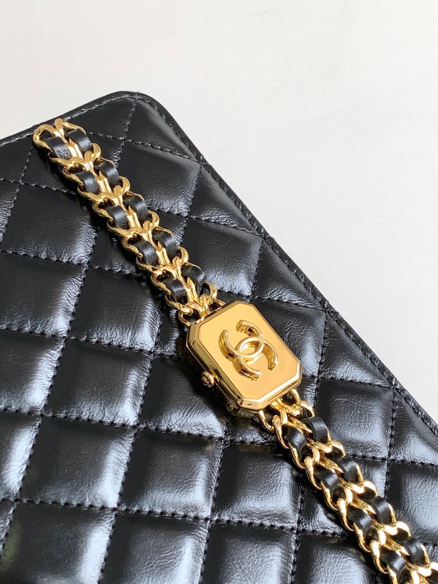 CC MINI 18 BAG IN BLACK CALFSKIN WITH GOLD HARDWARE