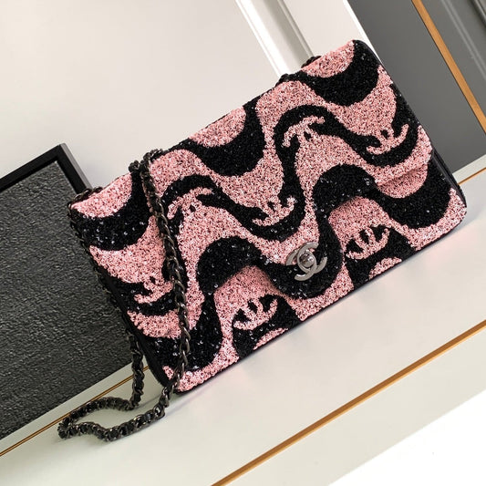 CC 25 GRAFFITI SEQUINS FLAP BAG BLACK MIX PINK