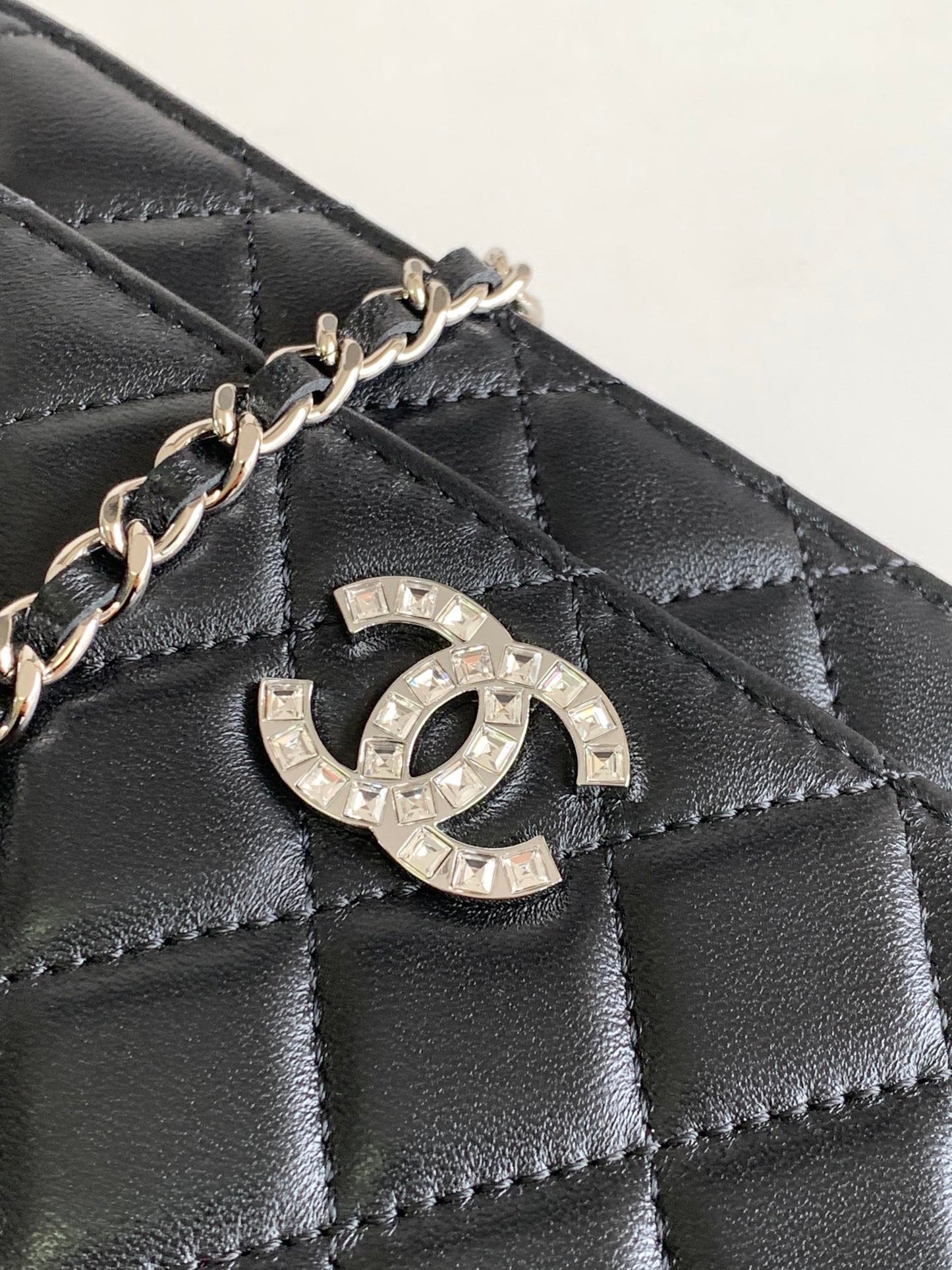 CC WOC 19 BAG IN BLACK CALFSKIN WITH SILVER LOGO