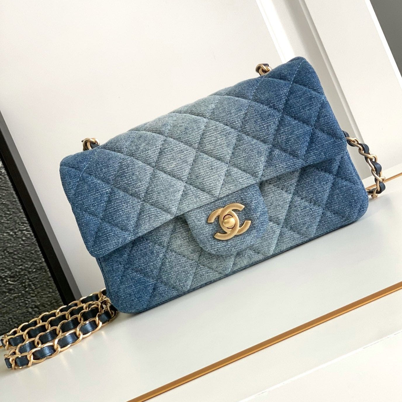 CC MINI 20 CLASSIC BAG IN LIGHT BLUE DENIM DIP