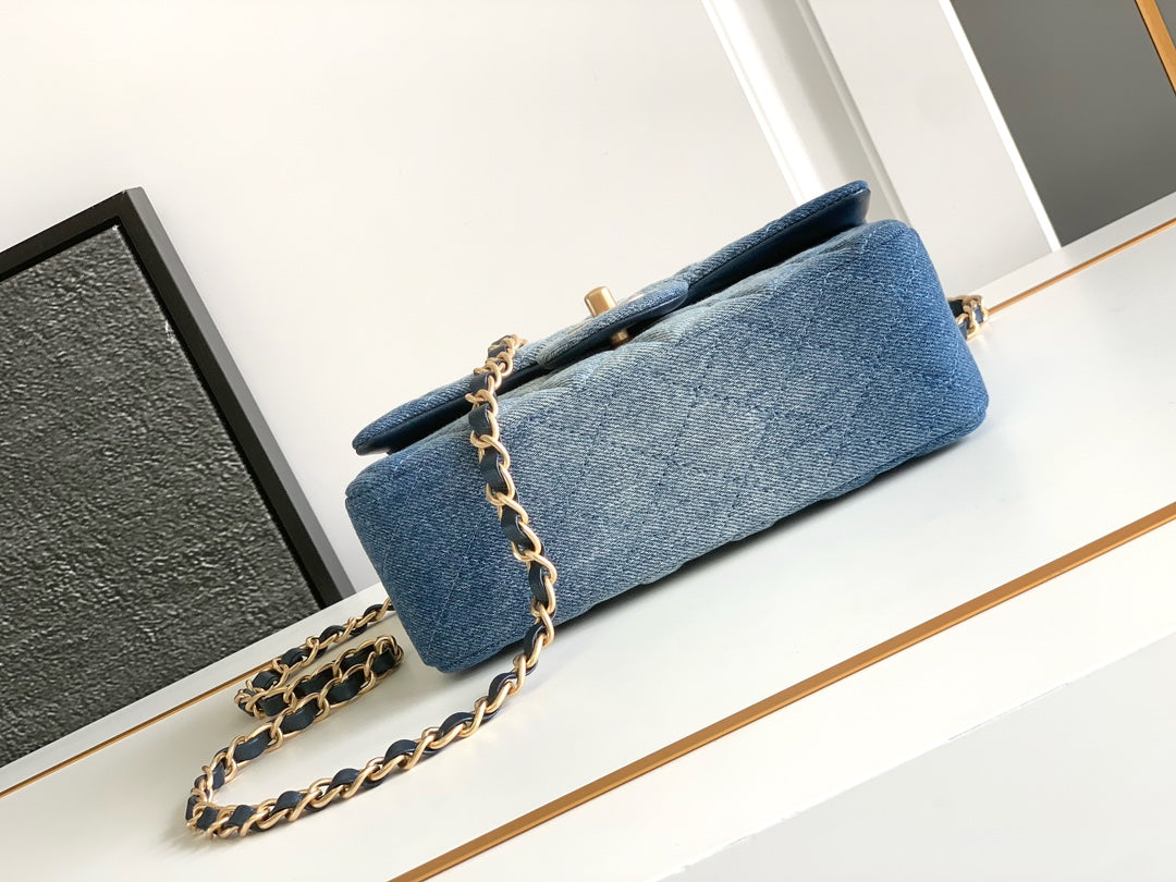 CC MINI 20 CLASSIC BAG IN LIGHT BLUE DENIM DIP