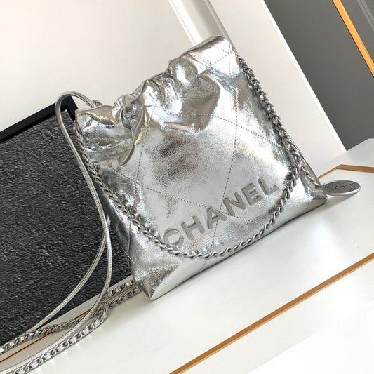 CC 22 BAG IN SILVER SHINY CALFSKIN AND GOLD METAL