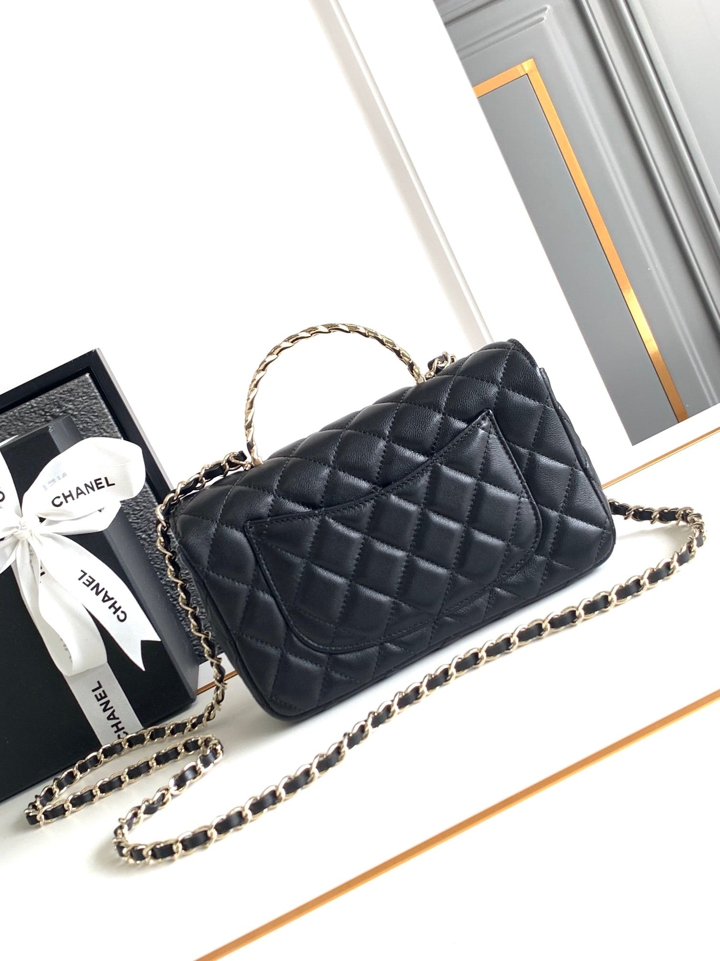 CC MINI 20 FLAP BAG IN BLACK CALFSKIN