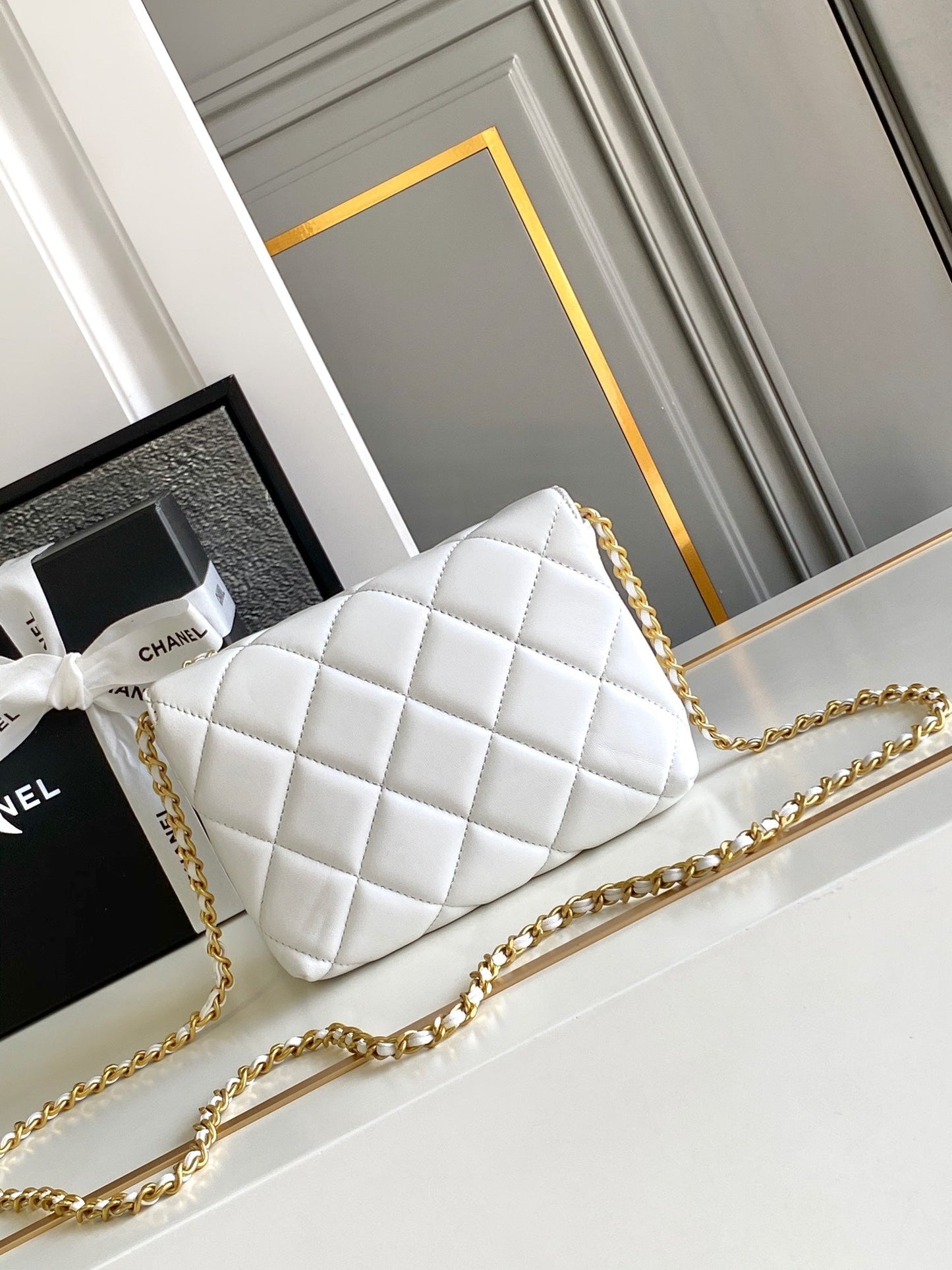 CC MINI 20 FLAP BAG IN WHITE LAMBSKIN GOLD HARDWARE