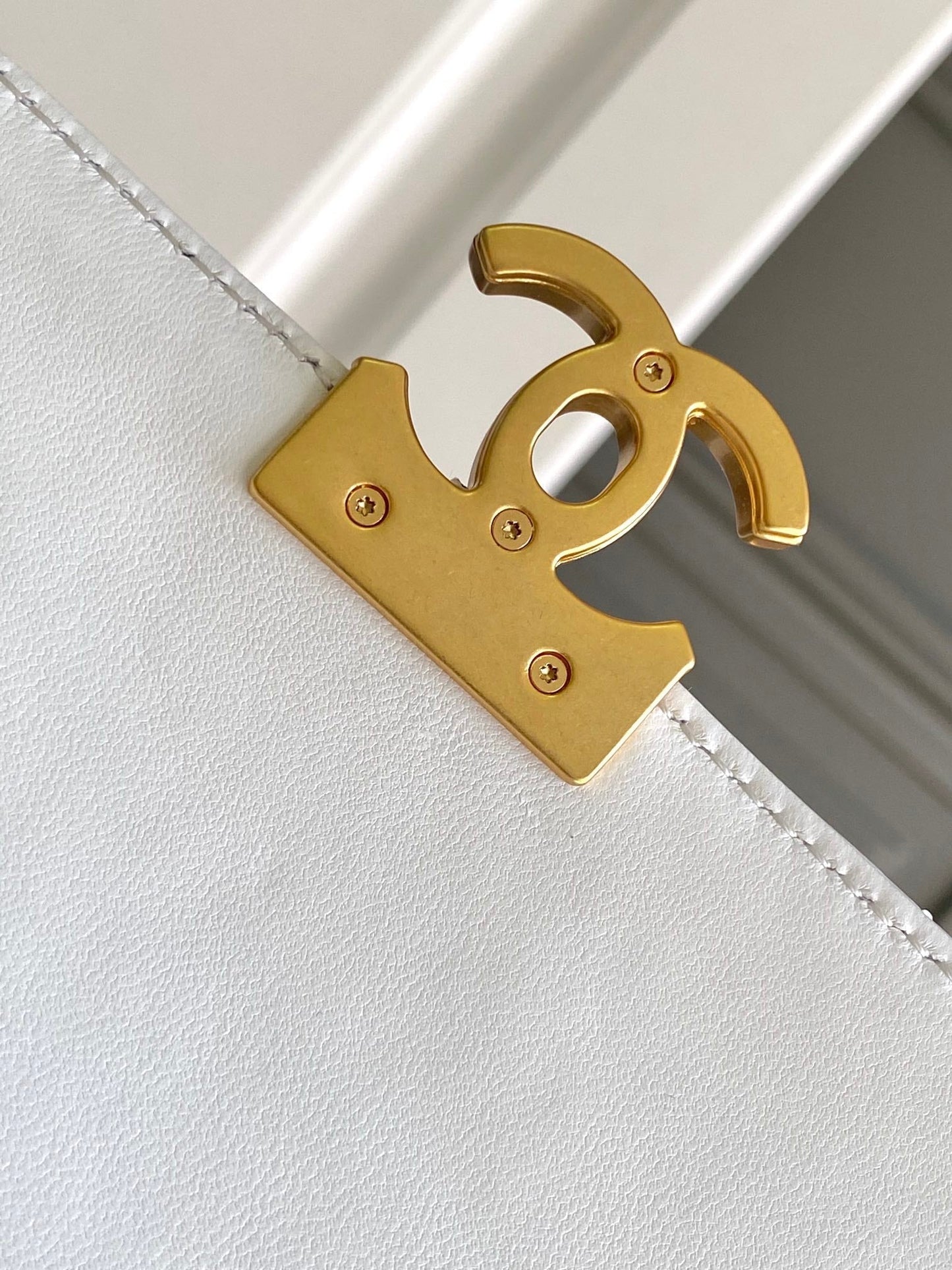 CC MINI 20 FLAP BAG IN WHITE LAMBSKIN GOLD HARDWARE