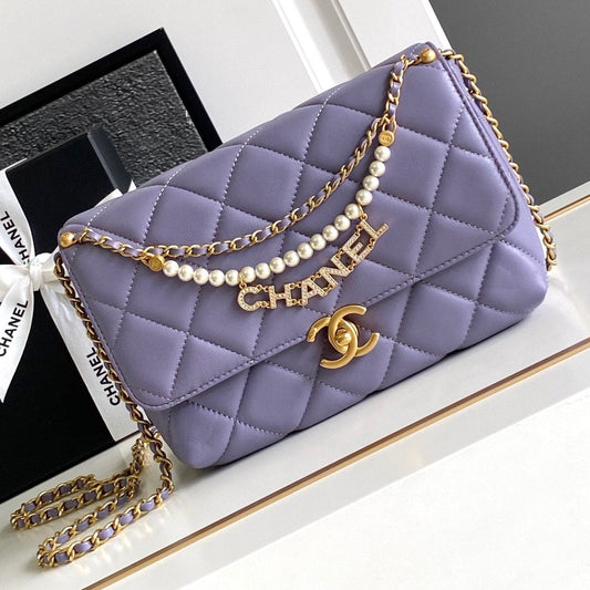 CC MEDIUM 22 FLAP BAG IN LIGHT PURPLE LAMBSKIN GOLD HARDWARE