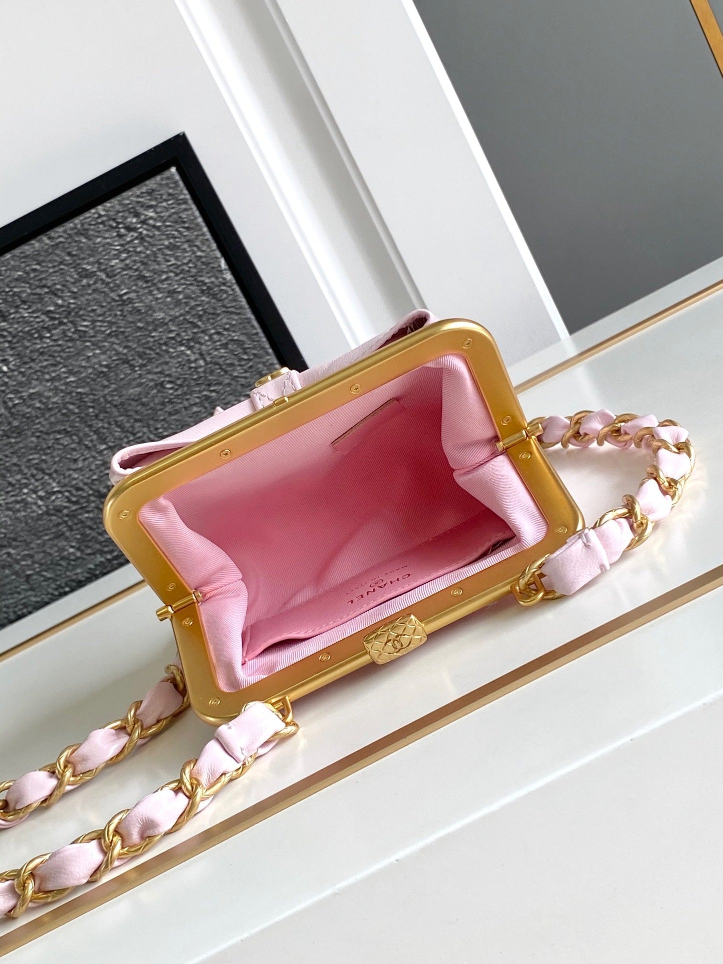 CC MINI 13 CLUTCH WITH STRAP IN LIGHT PINK LAMBSKIN ATTACH BOW