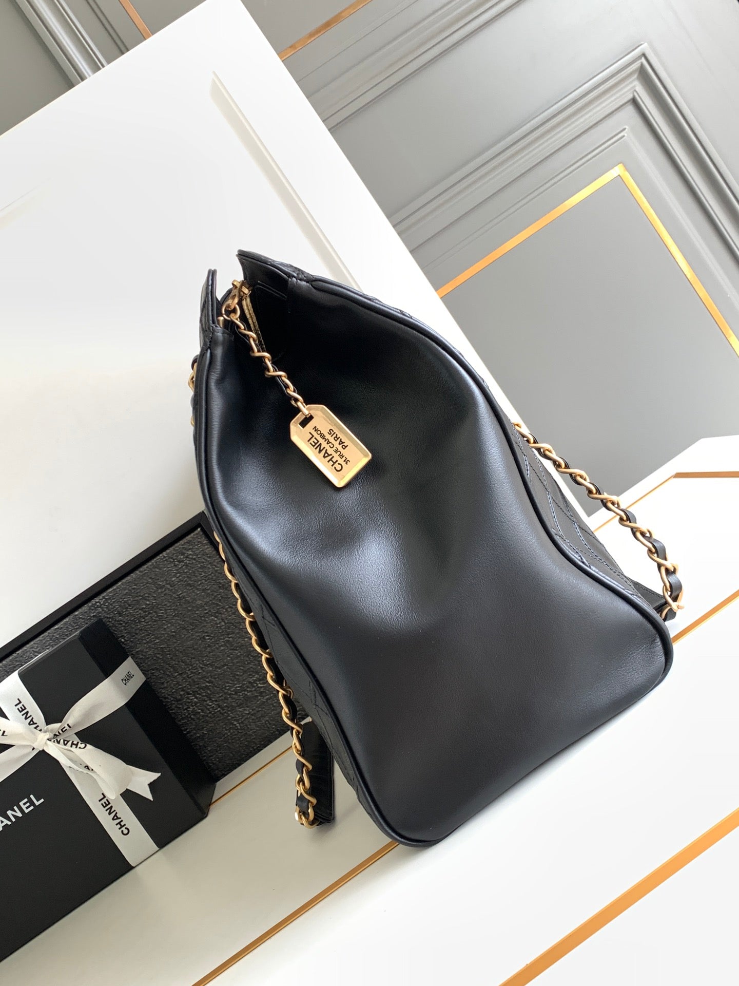 CC LARGE BAG 43 IN BLACK CALFSKIN